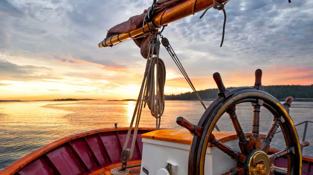 Sunset Boat Kubernetes Wheel 16z9